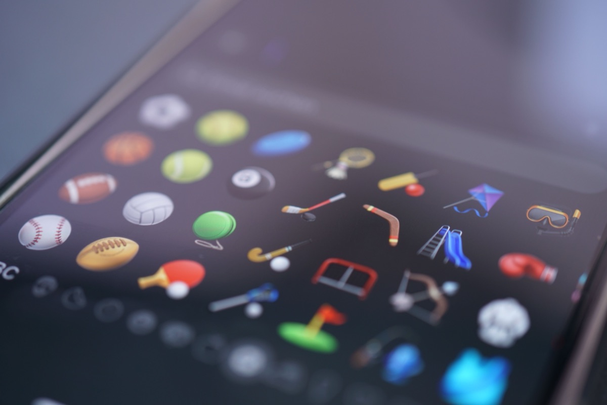 Real-Time SMS Strategies for Live Sports Betting